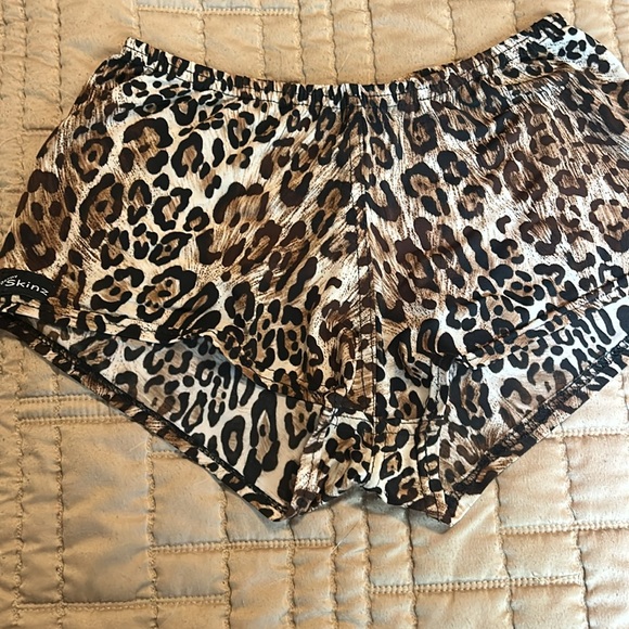 Derby Skinz Shorts - Picture 3 of 4